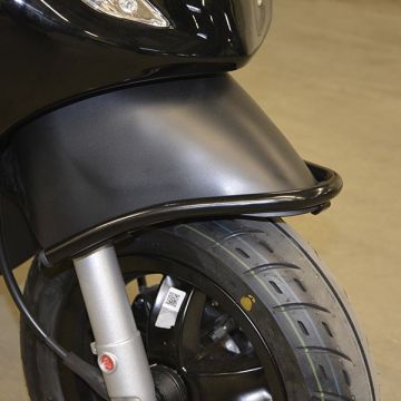 Valbeugel voorspatbord (made in EU) Piaggio Zip 2000->  glans zwart Regia