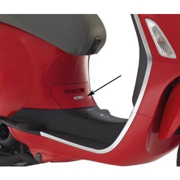 klep bodyscherm/motorafdekplaat Vespa primavera/sprint rood dragon 894 piaggio origineel 67361900r7
