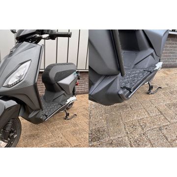 Voorvalbeugels voorzijde/treeplank Piaggio One zwart hoogglans Regia made in EU