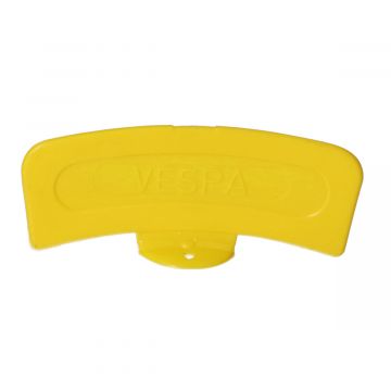 Gele plaat voorspatbord woord (Vespa) plastic op voet