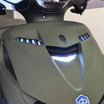 Led verlichting helder wit voorscherm/front Piaggio Zip 2000→50cc 2/4-takt (SP voorfront)