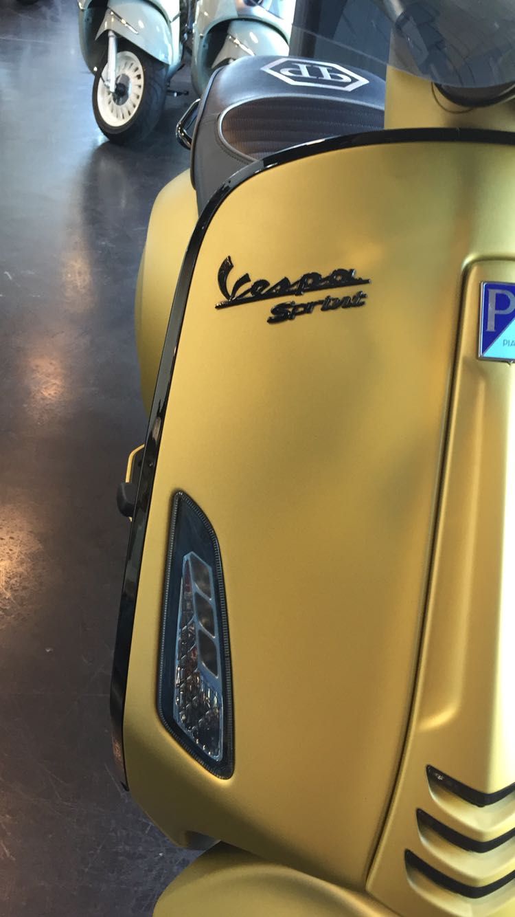 Beenschild sierlijst set glans zwart Vespa Sprint / Primavera